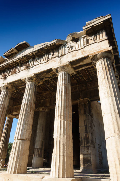 Antiguas ruinas del Templo de Hefesto, Atenas, Grecia
 - Foto, imagen