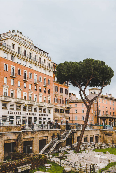 ROME, ITALY - 10 MARCH 2018: ancient european buildings on side of Roman Forum - Fotografie, Obrázek