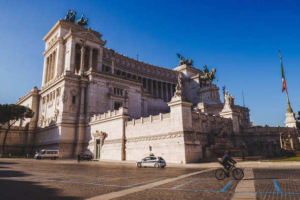 ROME, ITALY - 10 MARCH 2018: beautiful ancient building of Altare della Patria (Altar of the Fatherland) - Zdjęcie, obraz