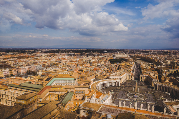 vue aérienne de la place Saint-Pierre et des rues du Vatican, Italie
 - Photo, image