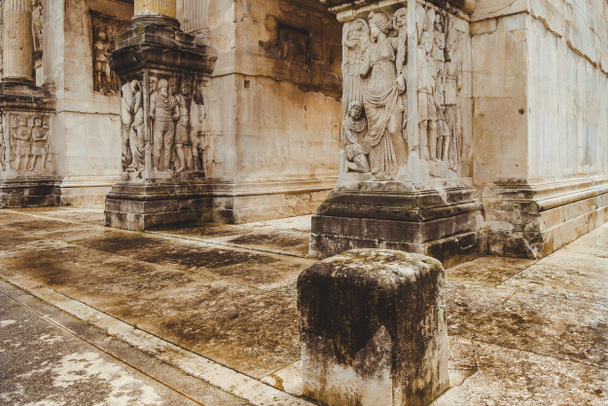 close-up do antigo Arco de Constantino, Roma, Itália
 - Foto, Imagem