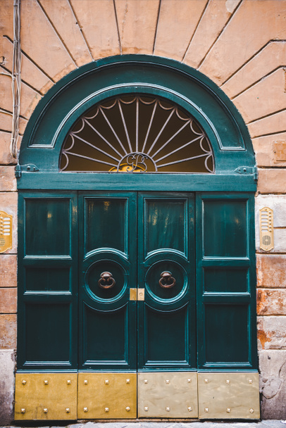 green doors - Fotoğraf, Görsel