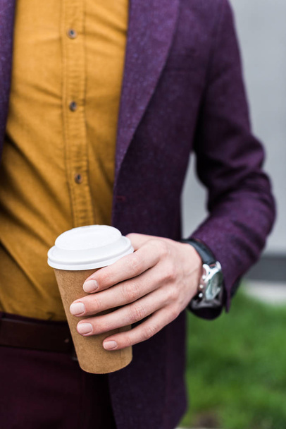 Close-up view of coffee cup in hand of stylish man - Foto, Imagem