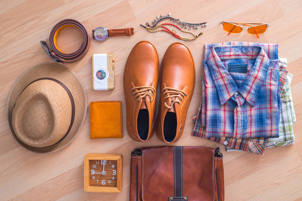 flat lay of men's casual fashion on brown wooden floor - Foto, Bild