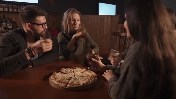 Double date in a restaurant - Footage, Video