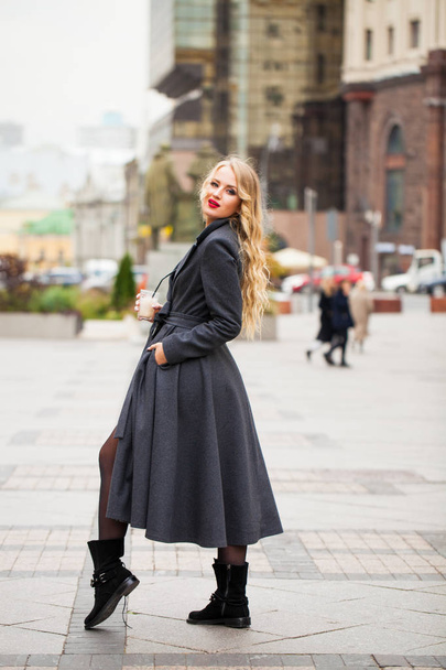 Portrait of a young beautiful woman in gray coat  - Foto, afbeelding