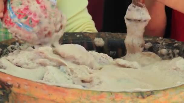 Herstellung traditioneller mexikanischer Schokolade - Filmmaterial, Video