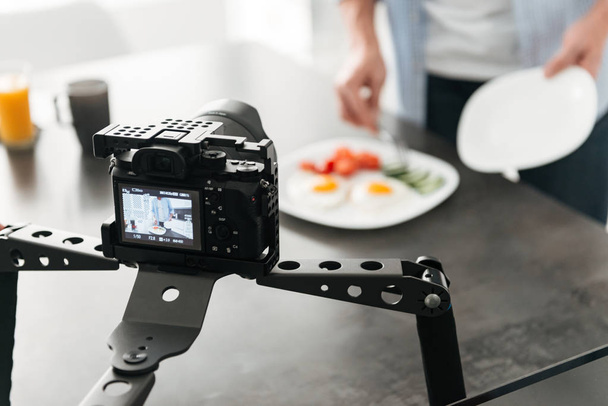 Man recording video food blog about cooking - Foto, Imagen