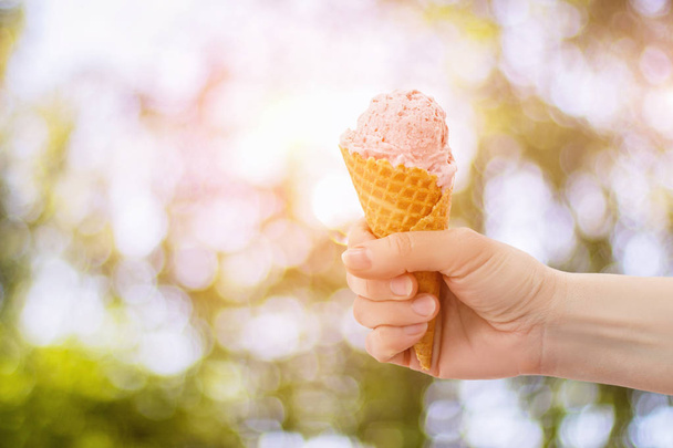 Hand with ice cream in hand . - Zdjęcie, obraz