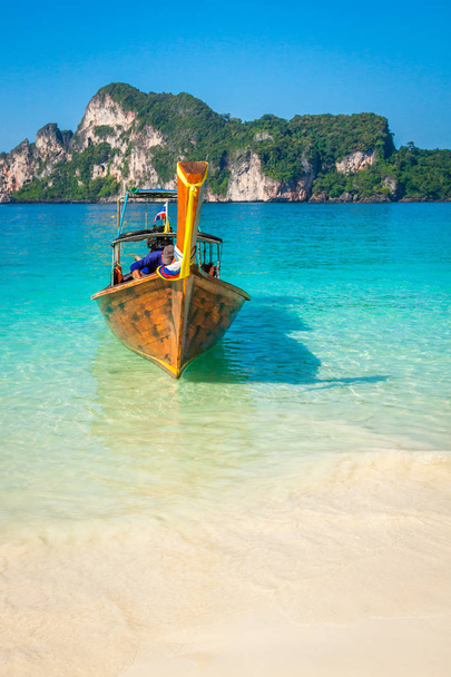 Тайська традиційні човни на Phi Phi острови, Таїланд - Фото, зображення