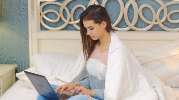 online education home girl typing laptop - Video, Çekim