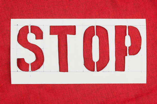 Stoptábla rajzsablonban, piros háttér - Fotó, kép