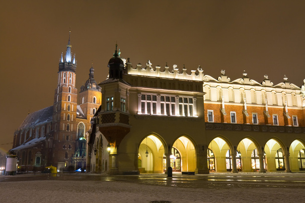 rynek w nocy, Polska, Kraków. - Zdjęcie, obraz