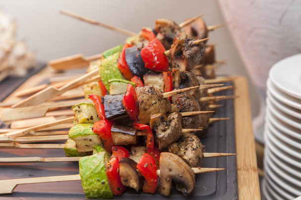 Vegetable kebabs with peppers, mushrooms, zucchini. catering food. snacks and appetizers. - Fotografie, Obrázek