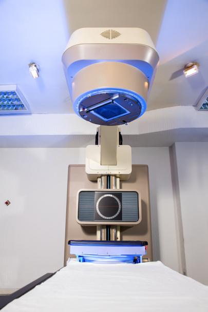 Ακτινοθεραπεία δωμάτιο - μηχανή θεραπείας ακτινοβολίας - Τμήμα Ογκολογίας - Φωτογραφία, εικόνα