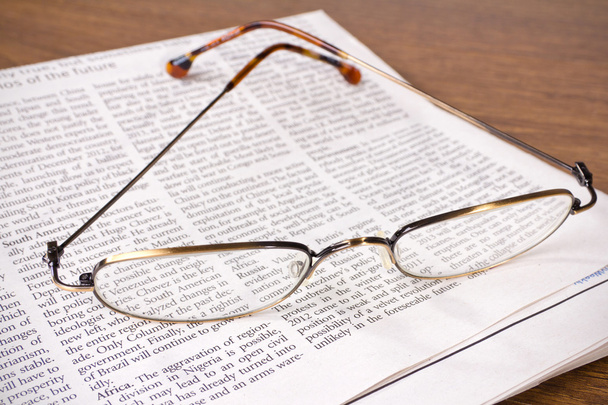 Glasses on a newspaper - Foto, Bild