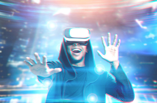 African American man playing VR game - Foto, imagen