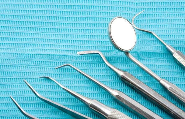 Close up de alguns instrumentos de um dentista
 - Foto, Imagem