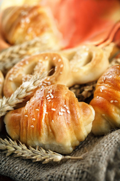 свежий хлебобулочный продукт-пекарня
 - Фото, изображение