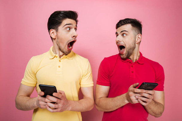 Portrait of a surprised gay couple - Photo, Image