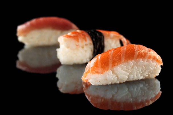 Sushi definido em preto
. - Foto, Imagem