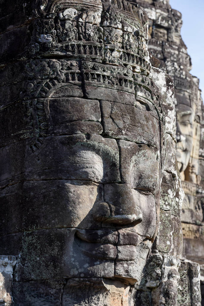 Kamienna twarz zbliżenie prasat Bayon świątyni Angkor Thom, Kambodża - Zdjęcie, obraz