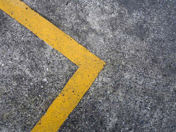 camino con líneas amarillas
 - Foto, Imagen