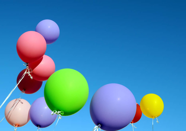 multicolored balloons in the city festival on blue sky background - Foto, Imagem