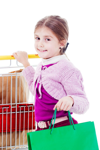 küçük kız alışveriş sepeti ve renkli Çantalar alışveriş ile - Fotoğraf, Görsel