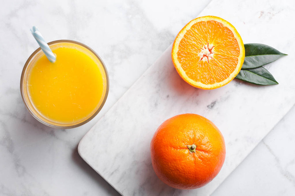 Glass of organic fresh orange juice with fruits - Zdjęcie, obraz