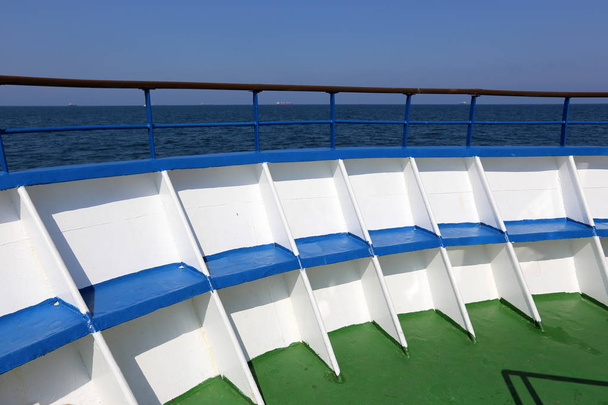 μια βόλτα με βάρκα στη Μεσόγειο θάλασσα από την ακτή της Χάιφα  - Φωτογραφία, εικόνα