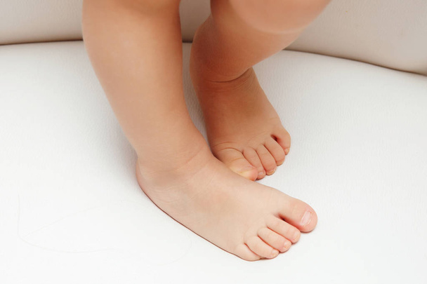 Oříznout dětské nohy - Fotografie, Obrázek