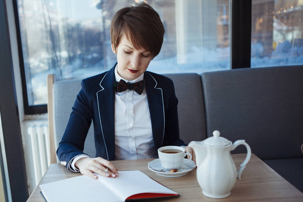 Young business woman in a suit. - Photo, Image