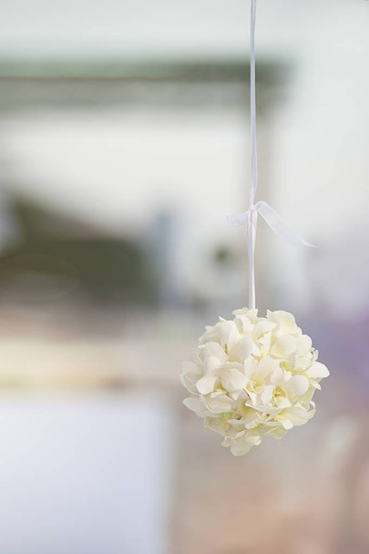 Ramo de flores de pompón blanco para la decoración de la fiesta de boda
 - Foto, Imagen