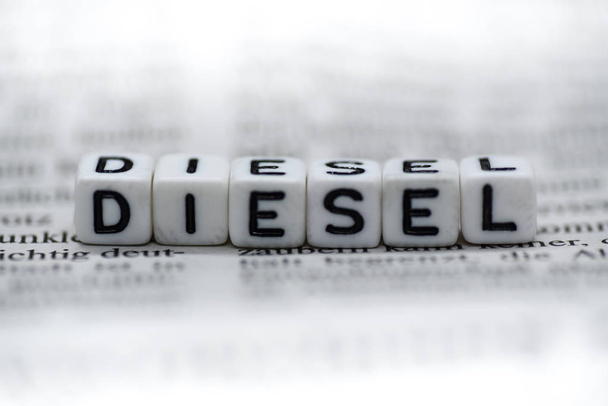 Wort Diesel aus Holzbuchstaben auf Zeitung geformt - Foto, Bild