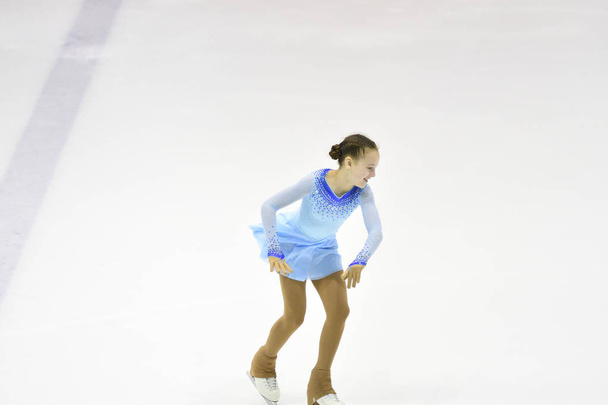 Orenburg, Russia - March 31, 2018 year: Girls compete in figure skating - Fotografie, Obrázek