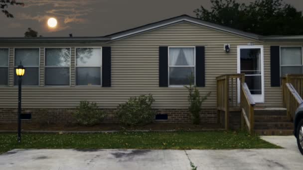 Establishing shot of a manufactured home with a full moon rising over it's roof - Footage, Video