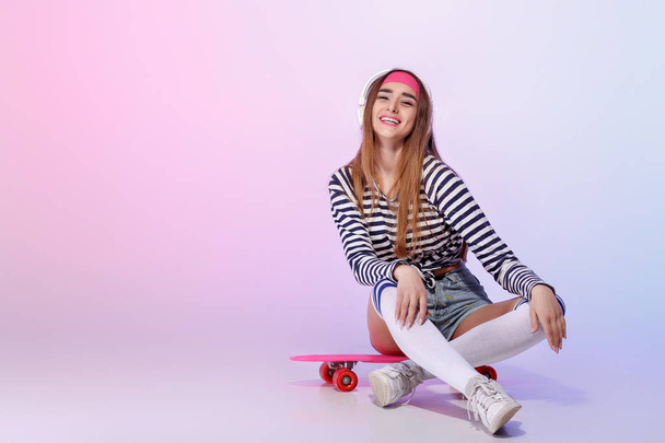 beautiful woman with skate in studio - Foto, immagini