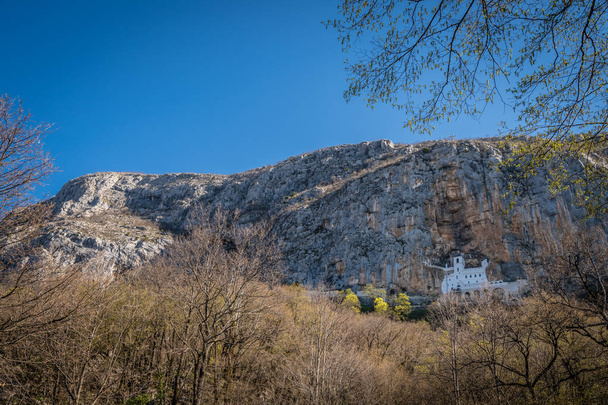 Ostrog Ortodoksinen luostari Montenegrossa
 - Valokuva, kuva