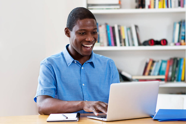 African american businessman with computer - Foto, Bild