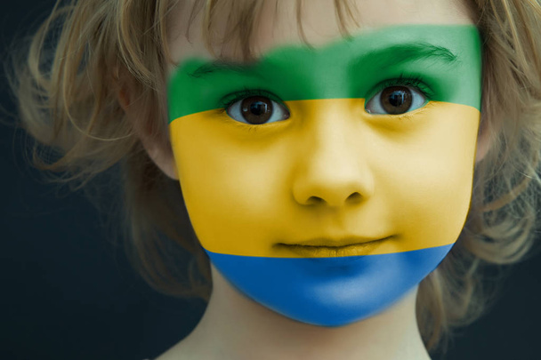 Child with a painted flag of Gabon - Fotografie, Obrázek