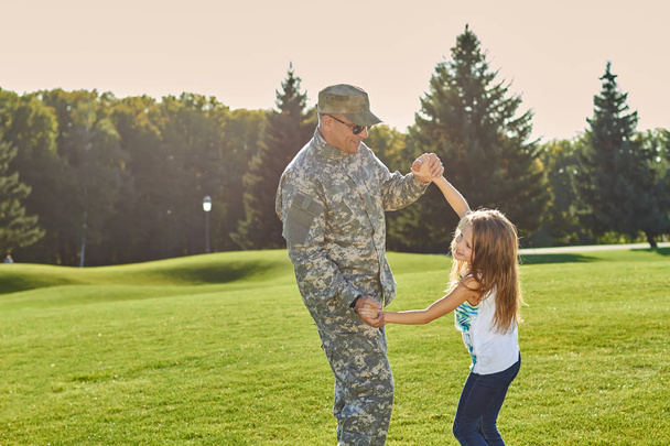 Soldier playing with daughter, having fun. - Foto, afbeelding