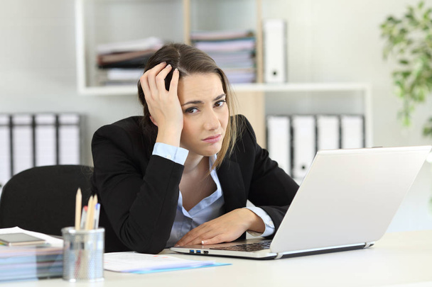 Worried office worker looking at camera - Photo, image