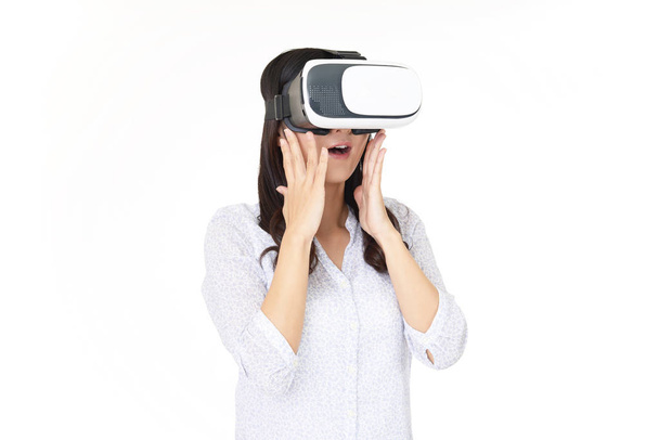 Woman wearing virtual reality goggles - Zdjęcie, obraz