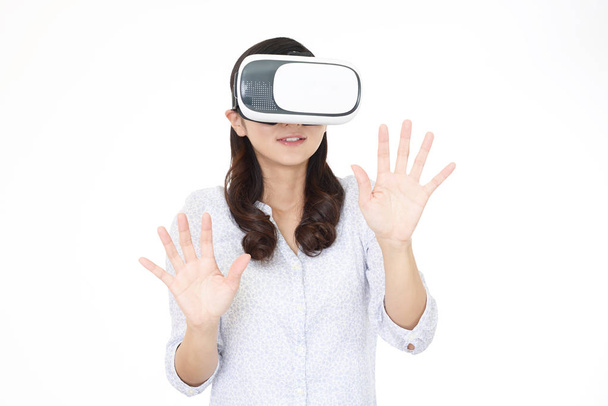 Virtuális valóság szemüveget viselő nő - Fotó, kép