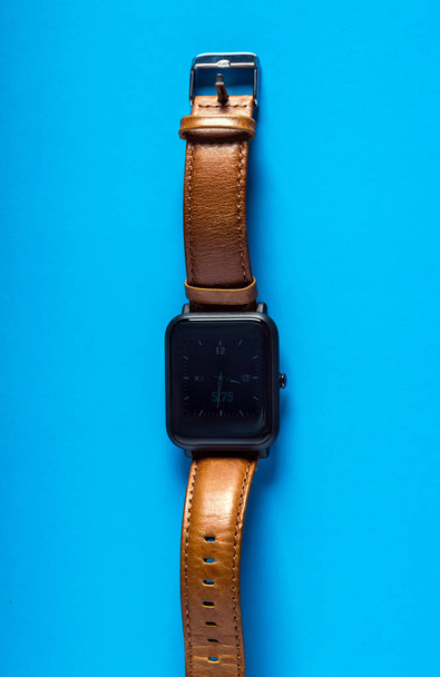 Smart watch with leather strap on a colored pastel background - Foto, Imagem
