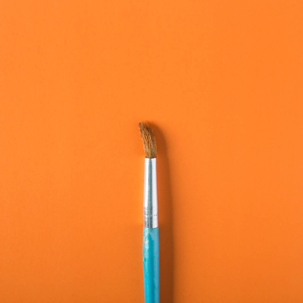 Paint brush on a colored background in pastel colors - Фото, зображення