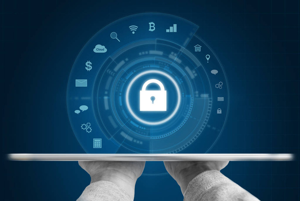 Cyber internet beveiligingssysteem. Hand met digitale Tablet PC- en security lock technologie iconen - Foto, afbeelding