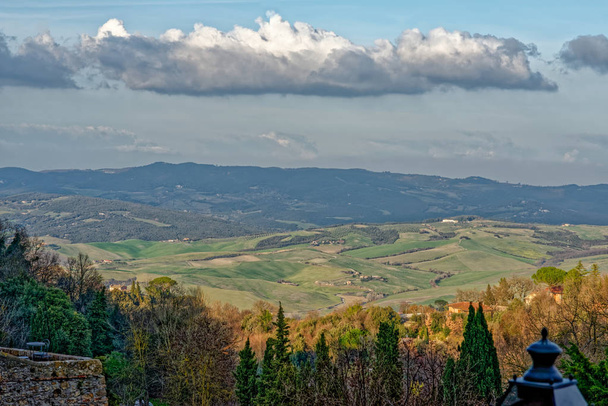 Very nice view of tuscany meadow from volterra. - Foto, Imagen
