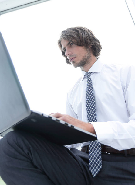 serious businessman working on laptop - Photo, image
